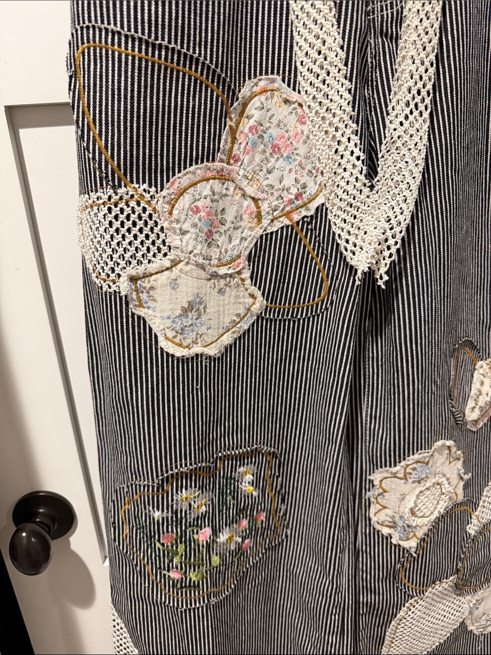POL Embroidered Appliqué Wide-Leg Pinstripe Pants - Black & White - Picture 2 of 9
